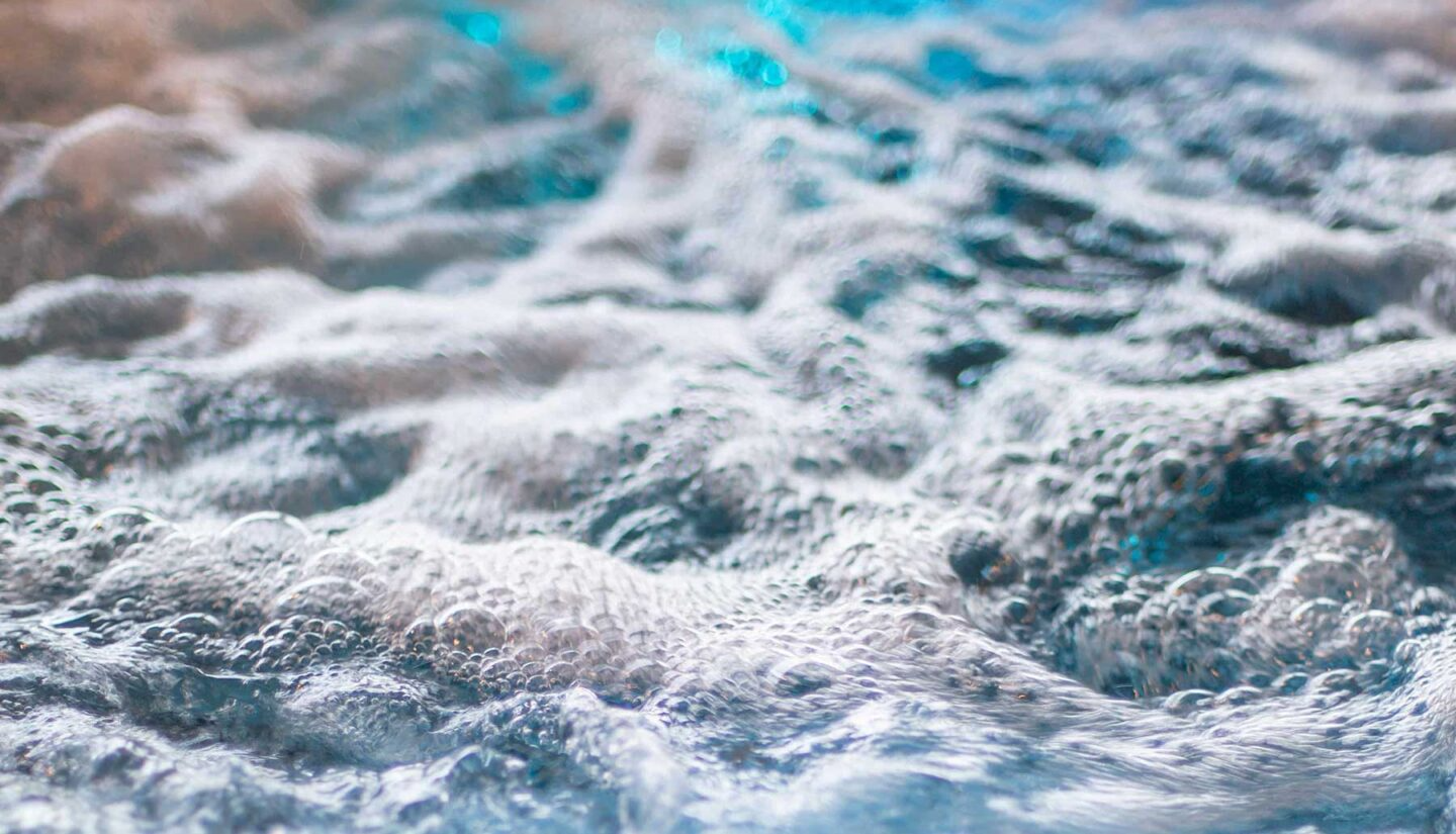 Hoe vul je een spa met water?