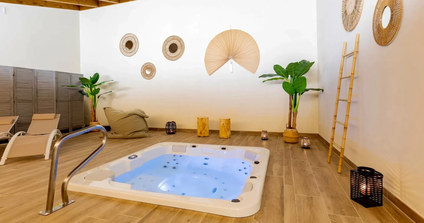  Hoe een ingebouwde spa in uw tuin te integreren: aanbevelingen en opties van aquavia spa